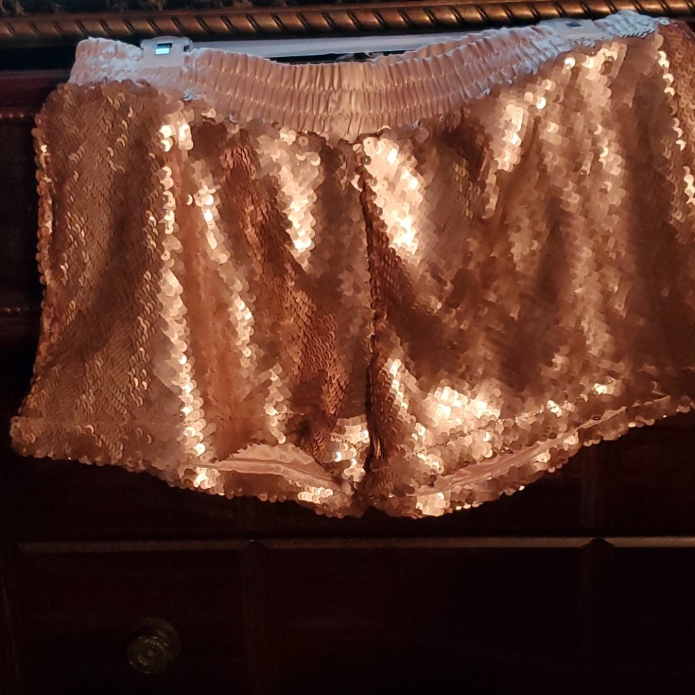 Clothes - Picture 4 of 4